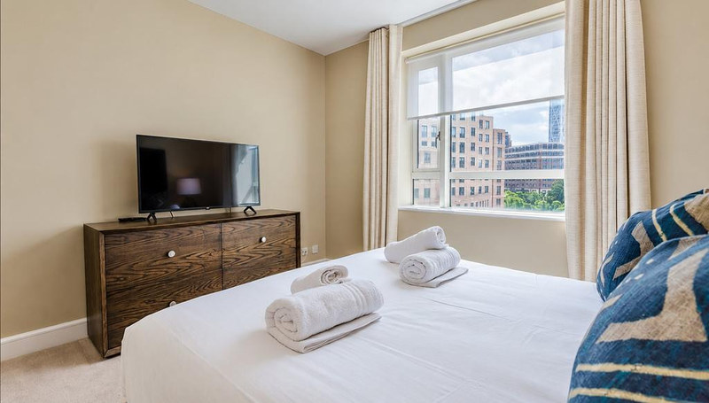 2-Bed Apartment, London, E14, photograph 5