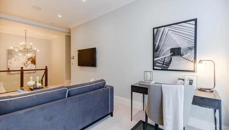 2-Bed Apartment, London, W6, photograph 3
