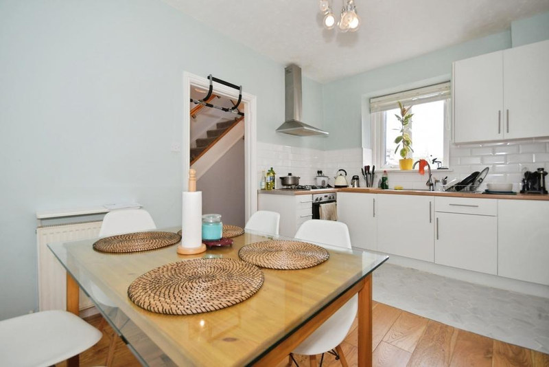 Serviced 2-Bed Apartment, Buxton, SK17, photograph 6
