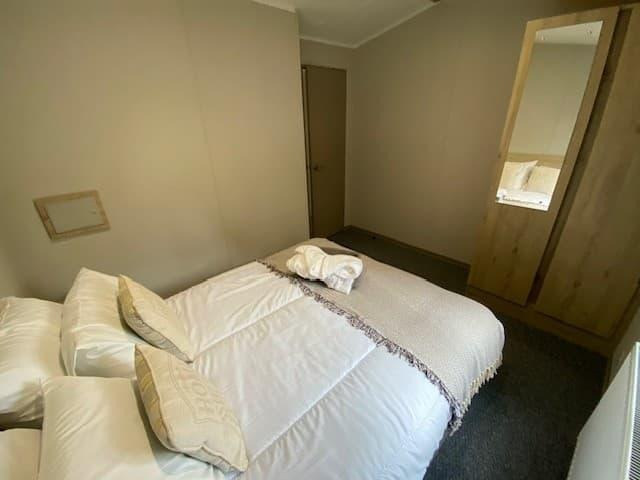 Serviced 2-Bed Apartment, Buxton, SK17, photograph 6