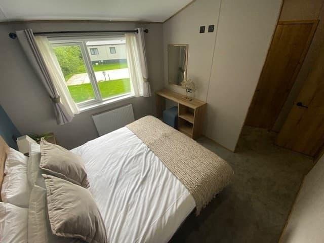 Serviced 2-Bed Apartment, Buxton, SK17, photograph 7