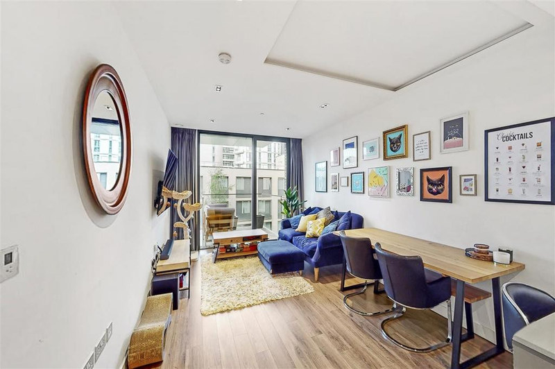 2-Bed Apartment, London, E1, photograph 3