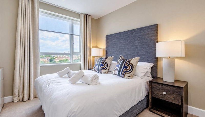 2-Bed Apartment, London, E14, photograph 4