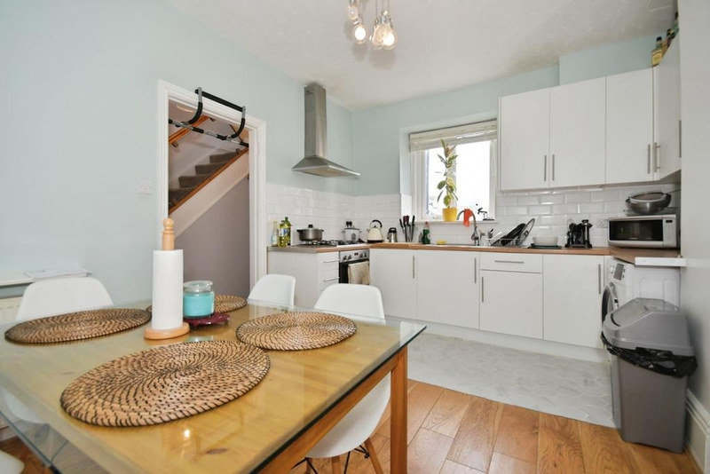 Serviced 2-Bed Apartment, Buxton, SK17, photograph 7
