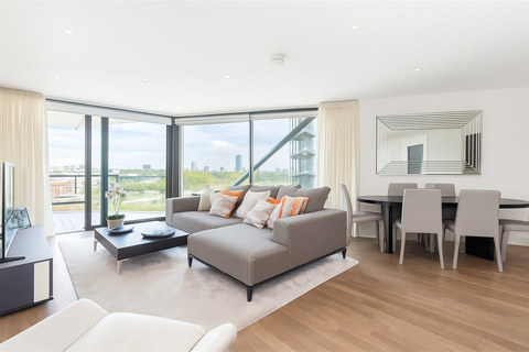 Luxury 2-Bed Apartment, London, SW11, photograph 1