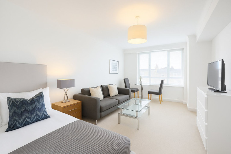 Studio Apartment, Hill Street, W1J, photograph 1
