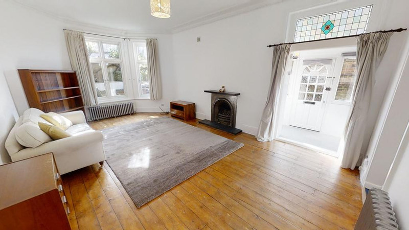 1-Bed Apartment, Epsom Road, GU1, photograph 2