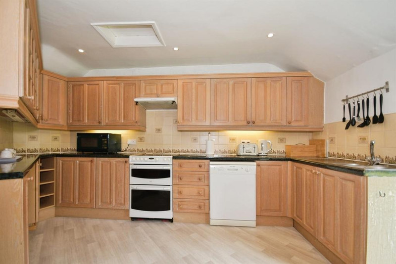 Serviced 2-Bed Apartment, Buxton, SK17, photograph 6