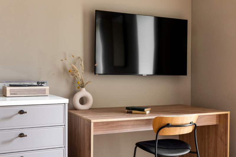 Studio Apartment, First Way, Wembley, HA9, photograph 2