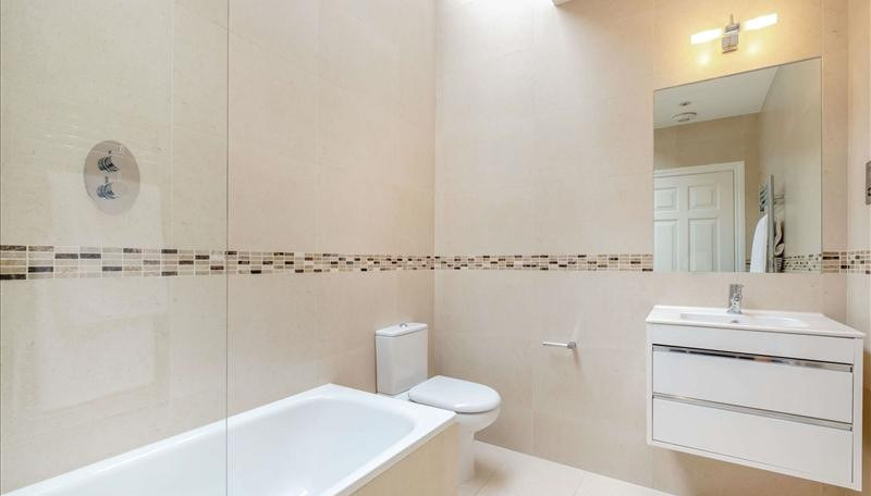 1-Bed Apartment, Grosvenor Hill, W1K, photograph 5