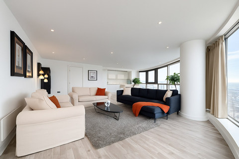 Spacious 2-Bed Penthouse, Water Lane, LS11, photograph 1