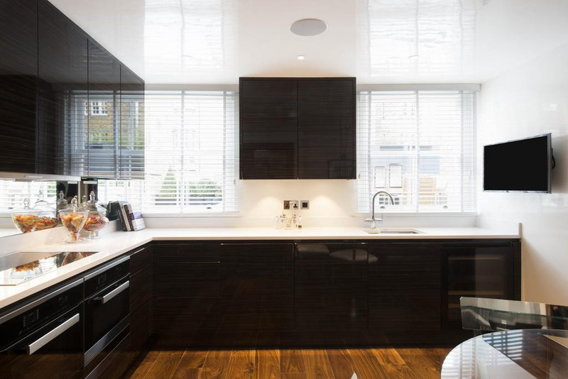 2-Bed Maisonette, Grosvenor Hill, W1K, photograph 3