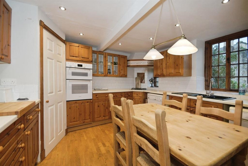 Serviced 2-Bed Apartment, Bakewell, DE45, photograph 1