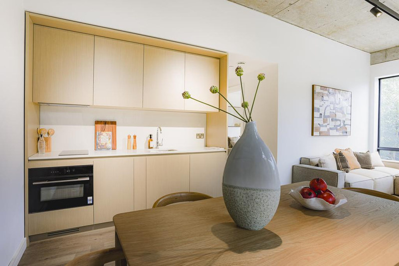 Studio Apartment, Hammersmith Road, W6, photograph 4