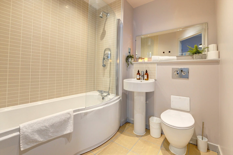 Serviced 2-Bed Apartment, Northampton, NN1, photograph 8