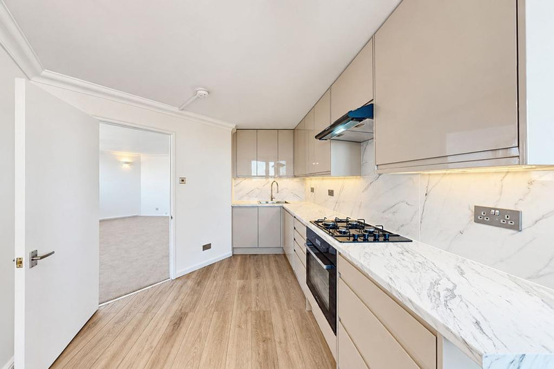 2-Bed Apartment, London, SW10, photograph 3