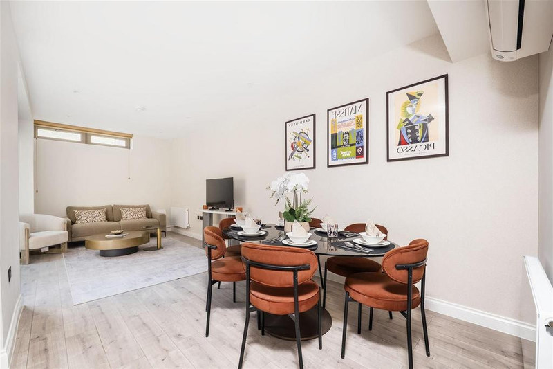 2-Bed Apartment, Redcliffe Road, SW10, photograph 3