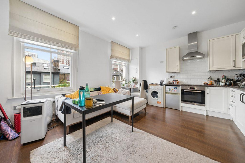 1-Bed Apartment, Richmond Way, W12, photograph 3