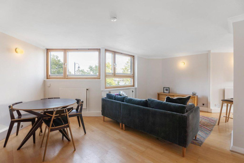 2-Bed Apartment, London, SW10, photograph 2