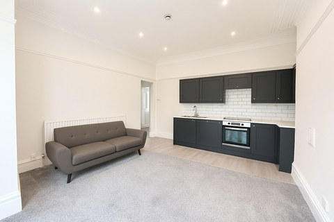 Spacious 2-Bed Apartment, Oakwood Avenue, LS8, photograph 1