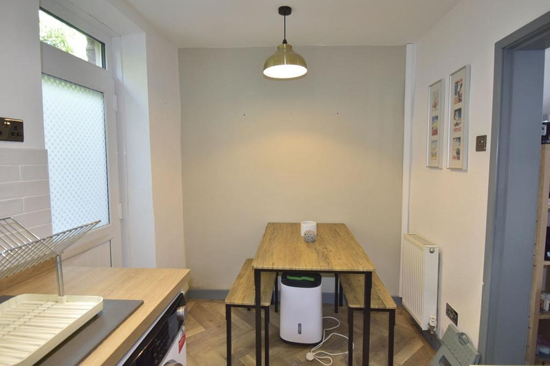 Serviced 2-Bed Apartment, High Peak, SK23, photograph 4