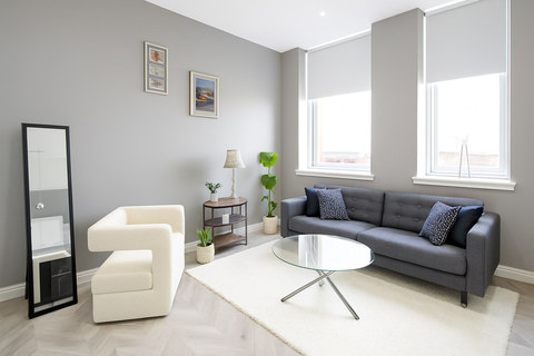 Spacious 2-Bed Apartment, Merchant City, G1, photograph 1