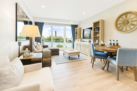 Luxury 2-Bed Apartment, Queenstown Road, SW11, photograph 1