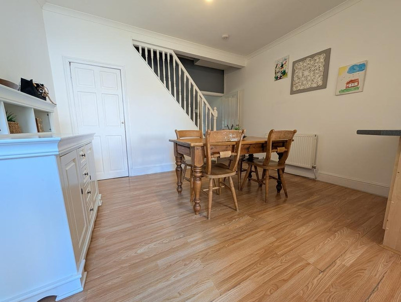 Serviced 2-Bed Apartment, High Peak, SK22, photograph 2