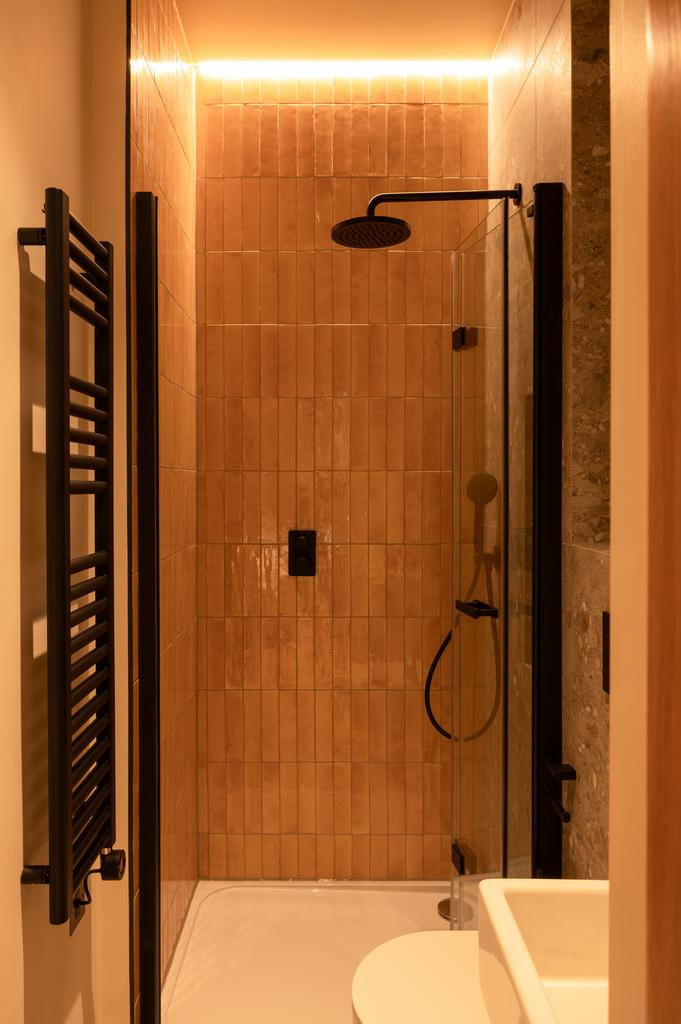 Studio Apartment, Notting Hill, W2, photograph 5