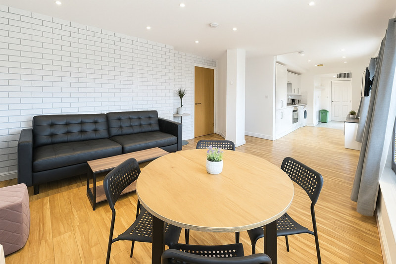 Serviced 2-Bed Apartment, City Centre, M4, photograph 2