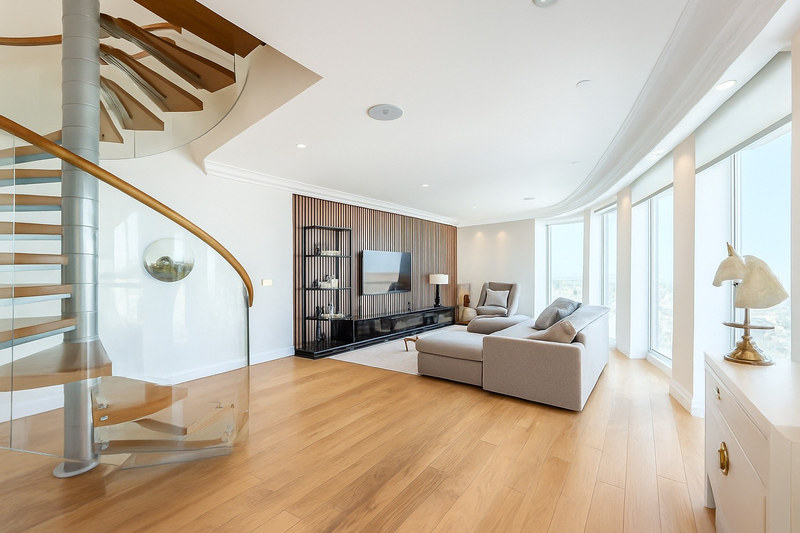 Large 4-Bed Penthouse, MediaCityUK, M50, photograph 1