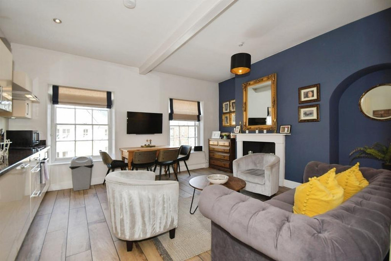 Serviced 2-Bed Apartment, Bakewell, DE45, photograph 3
