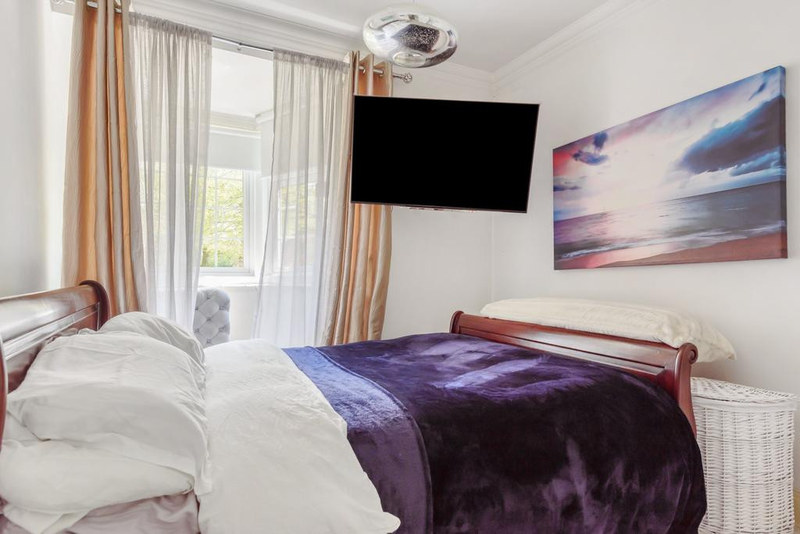 1-Bed Apartment, Hindhead, GU26, photograph 4