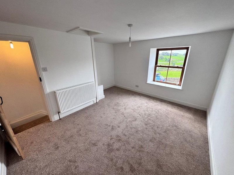 Serviced 2-Bed Apartment, Buxton, SK17, photograph 3