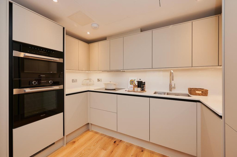 2-Bed Apartment, Baker Street, NW1, photograph 6