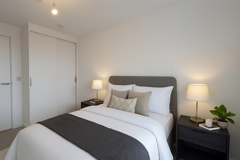 Calm 2-Bed Apartment, Salford, M5, photograph 4