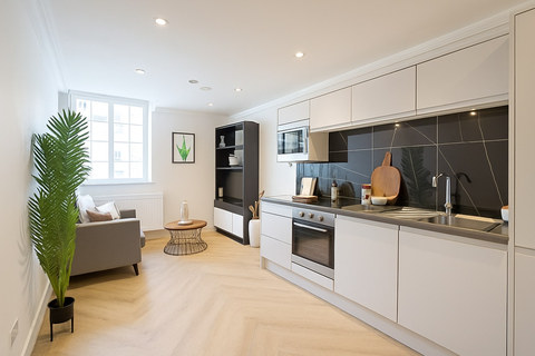 Spacious 2-Bed Apartment, Eastgate, LS2, photograph 1