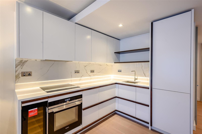 Luxury 1-Bed Apartment, Edgware Road, W2, photograph 2