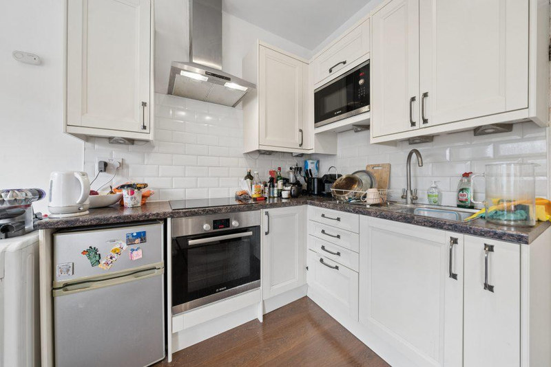 1-Bed Apartment, Richmond Way, W12, photograph 2