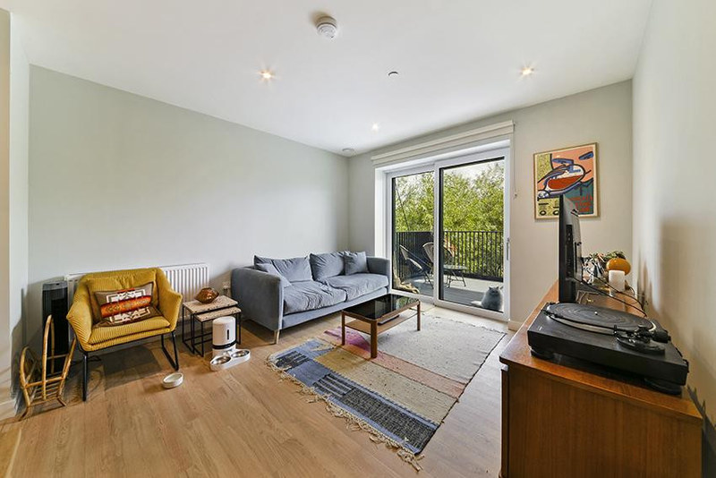 2-Bed Apartment, London, N17, photograph 3
