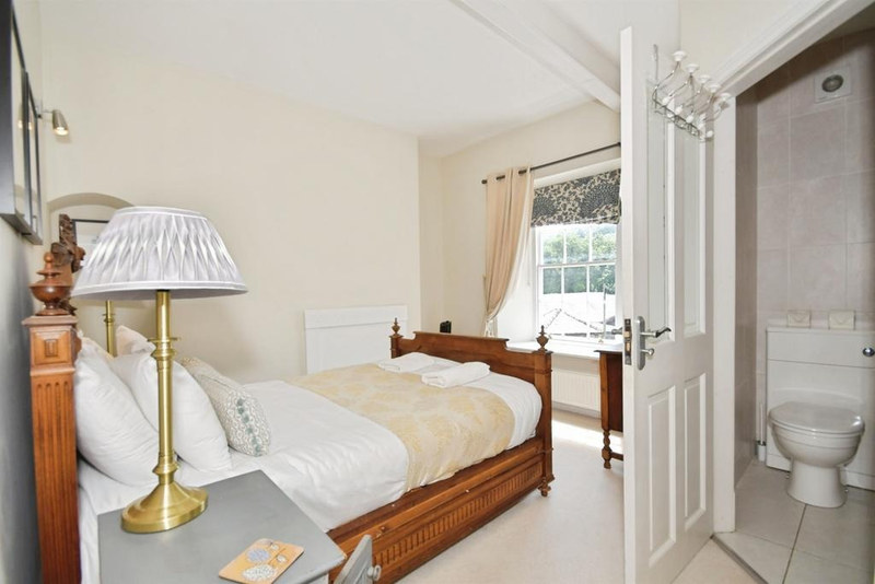 Serviced 2-Bed Apartment, Bakewell, DE45, photograph 7
