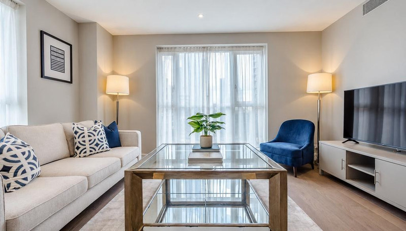 2-Bed Apartment, London, E14, photograph 2