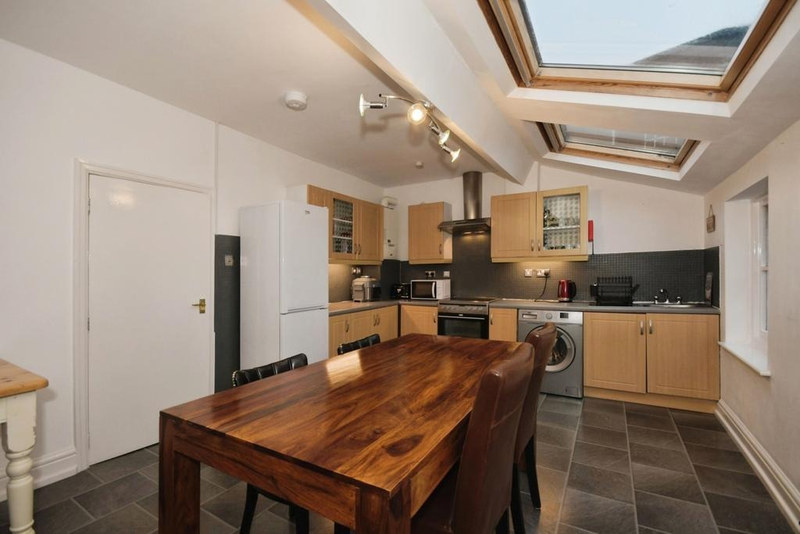 Serviced 2-Bed Apartment, Buxton, SK17, photograph 4