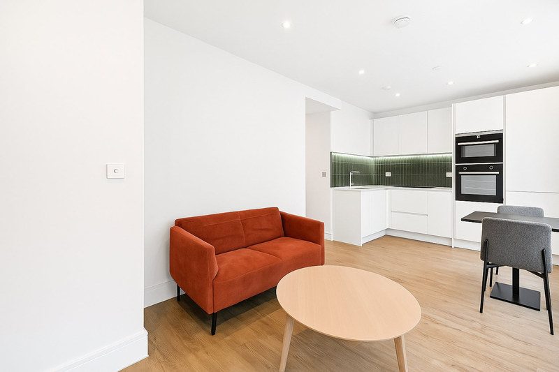 Studio Apartment, London, NW9, photograph 1