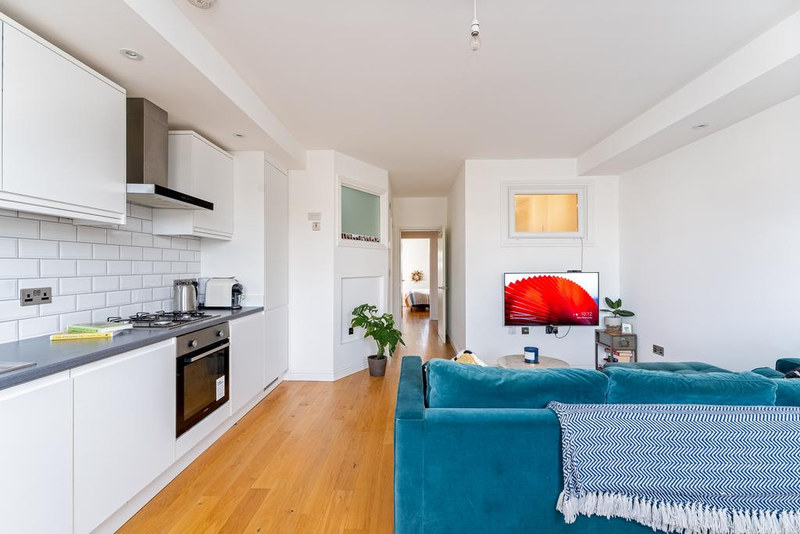1-Bed Apartment, London, E8, photograph 3