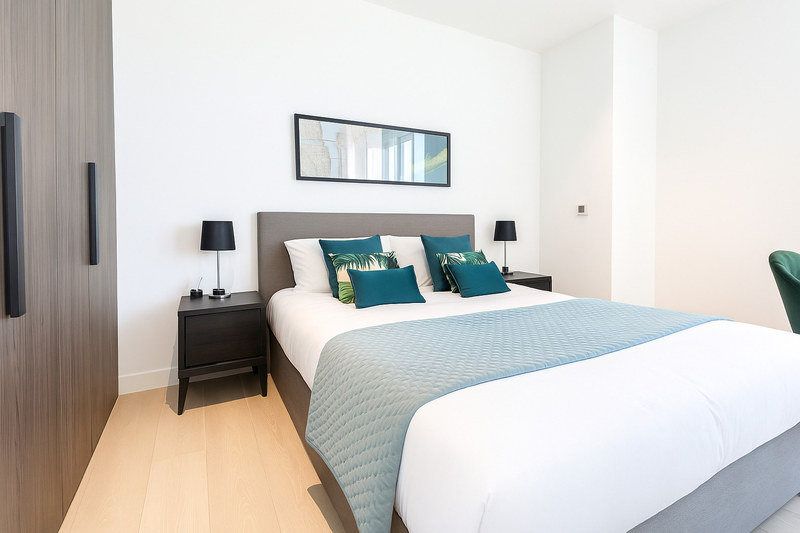 Serviced 1-Bed Apartment, Canary Wharf, E14, photograph 3