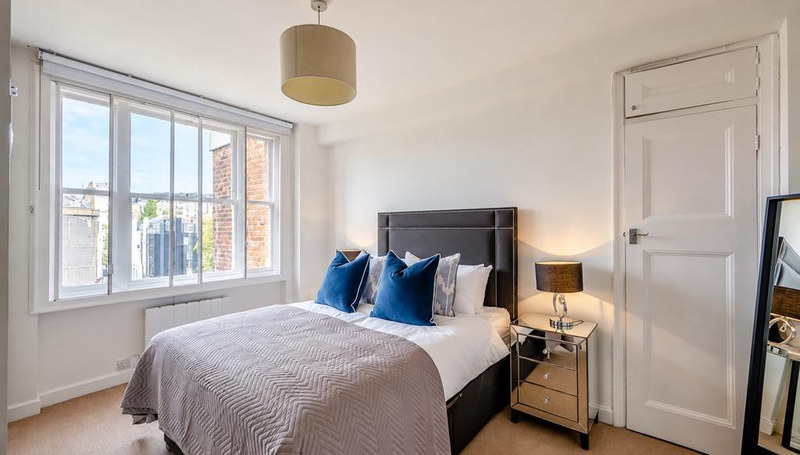 1-Bed Apartment, Hill Street, W1J, photograph 5