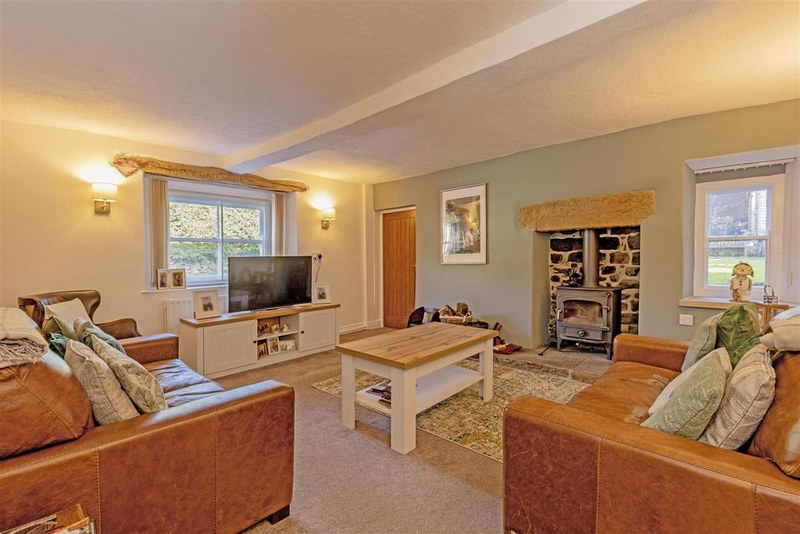 Serviced 2-Bed Apartment, Hope Valley, S32, photograph 3