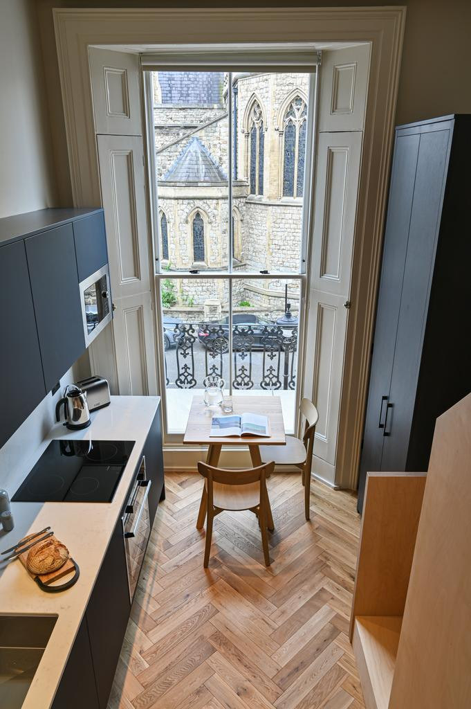Studio Apartment, Notting Hill, W2, photograph 4