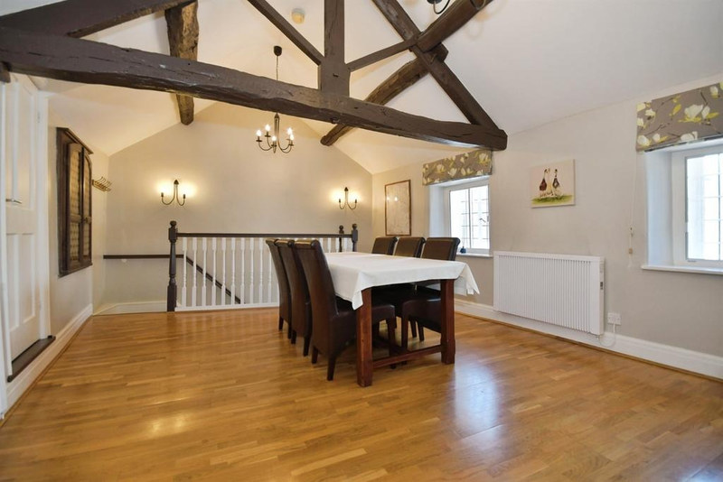 Serviced 2-Bed Apartment, Buxton, SK17, photograph 1